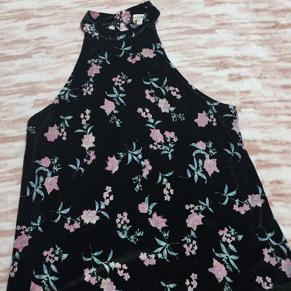 Wallflower black velvet choker top size L